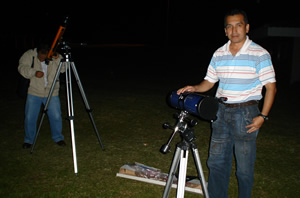 Instalacin de telescopios en la Noche de la Luz