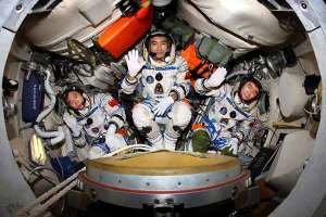 Astronautas chinos abordo el Shenzhou